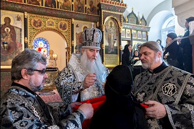 Литургия Преждеосвященных Даров на Архиерейском подворье – в храме в честь иконы Божией Матери «Утоли моя печали» г. Саратова
