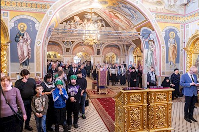 Божественная литургия в Свято-Троицком кафедральном соборе г. Саратова