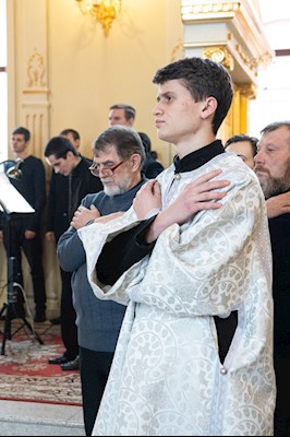 Митрополит Игнатий совершил Божественную литургию на Архиерейском подворье — в храме во имя святого апостола и евангелиста Иоанна Богослова при СПДС