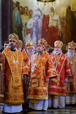 Митрополит Игнатий принял участие в Божественной литургии в Храме Христа Спасителя