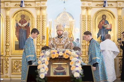 Митрополит Игнатий совершил Божественную литургию в Покровском храме г. Петровска