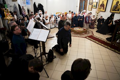 Митрополит Игнатий совершил Великое освящение Крестовоздвиженского подворья Свято-Алексиевского женского монастыря г. Саратова и Божественную литургию в новоосвященном храме