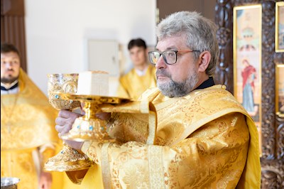 Митрополит Игнатий совершил Божественную литургию в храме в честь иконы Божией Матери «Всех скорбящих Радость» г. Саратова