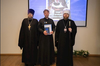 Митрополит Игнатий вручил дипломы выпускникам СПДС