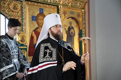 Митрополит Игнатий совершил великое повечерие с чтением Великого покаянного канона преподобного Андрея Критского в Свято-Никольском мужском монастыре г. Саратова