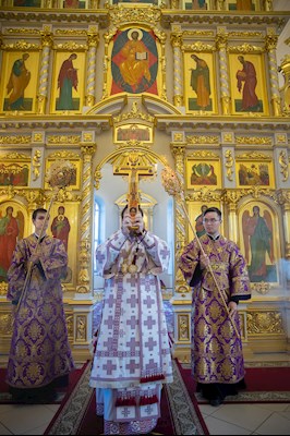 Митрополит Игнатий совершил всенощное бдение с чином выноса Креста в Свято-Троицком кафедральном соборе г. Вольска