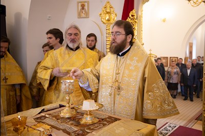 Митрополит Игнатий совершил Божественную литургию в Свято-Никольском храме с. Октябрьский Городок