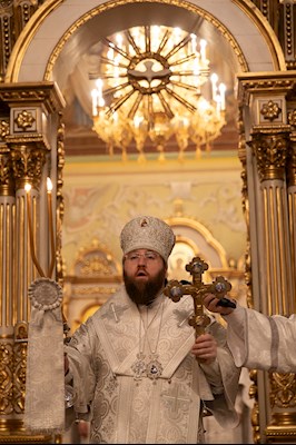 Митрополит Игнатий совершил Великую вечерню в соединении с Литургией святителя Василия Великого и чин Великого освящения воды в Покровском соборе г. Саратова