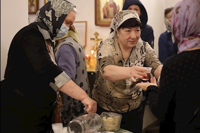 Митрополит Игнатий совершил Литургию Преждеосвященных Даров в храме в честь иконы Божией Матери «Всех скорбящих Радость» г. Саратова