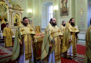 Божественная литургия в храме в честь Покрова Пресвятой Богородицы г. Саратова