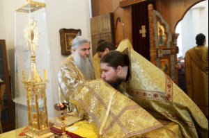 Божественная литургия в храме во имя святого равноапостольного великого князя Владимира г. Саратова