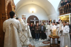 Божественная литургия и панихида в храме во имя святителя и чудотворца Николая на Елшанском кладбище г. Саратова