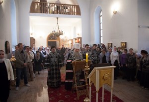 Литургия Преждеосвященных Даров, малое повечерие, утреня и первый час на Архиерейском подворье — храме во имя святых равноапостольных Кирилла и Мефодия при СГУ