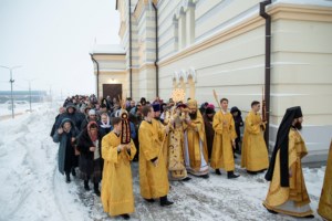 Великое освящение храма во имя святителя Спиридона Тримифунтского г. Саратова и первая Божественная литургия в новоосвященном храме