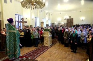 Божественная литургия на Архиерейском подворье — храме во имя преподобного Серафима Саровского г.Саратова