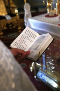 Крещальная литургия в Свято-Троицком соборе Саратова