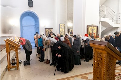 Божественная литургия в храме во имя первоверховных апостолов Петра и Павла г. Саратова