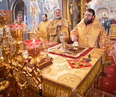 Митрополит Игнатий совершил Божественную литургию в Свято-Троицком кафедральном соборе г. Саратова