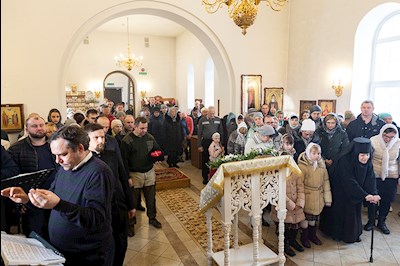 Божественная литургия в храме святых Царственных страстотерпцев г. Саратова