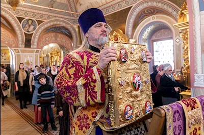 Божественная литургия в Свято-Троицком кафедральном соборе г. Саратова