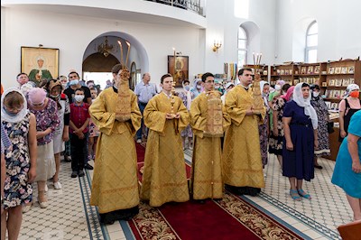 Божественная литургия в храме во имя святых первоверховных апостолов Петра и Павла г. Аткарска