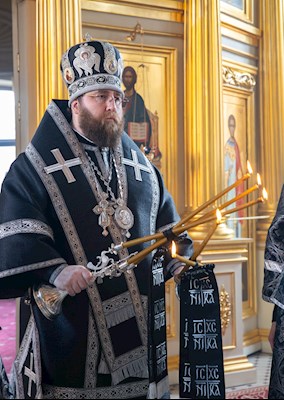 Митрополит Игнатий совершил вечернюю Литургию Преждеосвященных Даров в храме во имя святого апостола и евангелиста Иоанна Богослова при Саратовской православной духовной семинарии