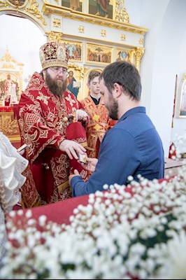 Митрополит Игнатий совершил Божественную литургию в храме Святых Царственных страстотерпцев поселка Дубки