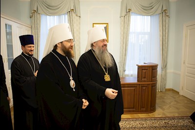 Совершена панихида по саратовским святителям