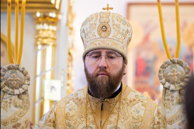 Митрополит Игнатий совершил Божественную литургию в храме святителей Василия Великого, Григория Богослова и Иоанна Златоустого г. Саратова