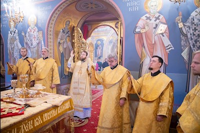 Митрополит Игнатий совершил Божественную литургию в Свято-Троицком кафедральном соборе г. Саратова