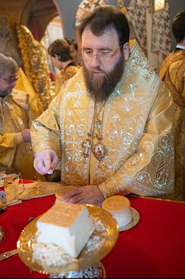 Митрополит Игнатий совершил Божественную литургию в Свято-Троицком кафедральном соборе Саратова