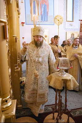 Митрополит Игнатий совершил Великое освящение храма святителя и Чудотворца Николая села Долгий Буерак Гагаринского района г. Саратова и Божественную литургию в новоосвященном храме