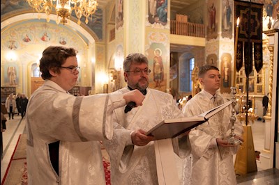 Митрополит Игнатий совершил Великую вечерню в соединении с Литургией святителя Василия Великого и чин Великого освящения воды в Покровском соборе г. Саратова