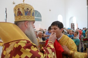 Божественная Литургия в храме святых первоверховных апостолов Петра и Павла г.Красноармейска