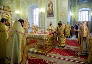 Божественная литургия в храме в честь Покрова Пресвятой Богородицы г. Саратова