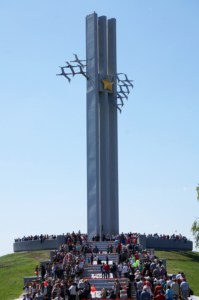 Митрополит Лонгин принял участие в торжественных мероприятиях в парке Победы на Соколовой горе