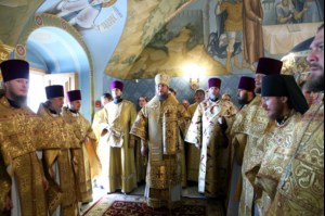 Епископ Пахомий совершил Божественную литургию в Свято-Троицком кафедральном соборе Саратова