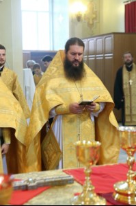 Божественная литургия в храме в честь Покрова Пресвятой Богородицы г. Саратова