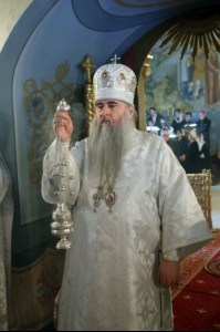 Митрополит Лонгин совершил Царские часы, Изобразительны, Великую вечерню и Крещальную литургию в Свято-Троицком кафедральном соборе Саратова