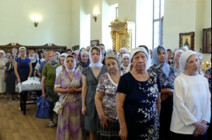 Божественная литургия и панихида на Архиерейском подворье – храме во имя преподобного Серафима Саровского г.Саратова