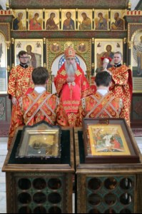Божественная литургия на Архиерейском подворье — храме в честь иконы Божией Матери «Утоли моя печали» г.Саратова