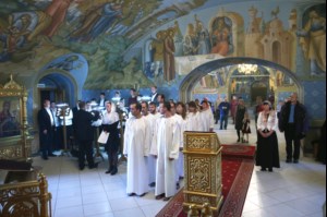 Митрополит Лонгин совершил Крещальную Литургию