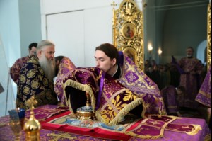 Божественная литургия в храме в честь Покрова Пресвятой Богородицы г.Петровска