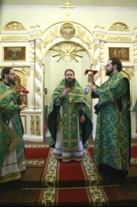 Божественная литургия на Архиерейском подворье — храме во имя преподобного Серафима Саровского г.Саратова