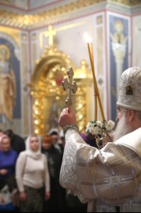 Митрополит Лонгин совершил Рождественское ночное богослужение