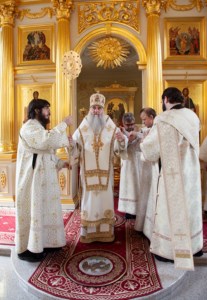Божественная литургия на Архиерейском подворье — храме во имя святого апостола и евангелиста Иоанна Богослова при СПДС