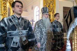 Литургия Преждеосвященных Даров на Архиерейском подворье — в храме во имя святого апостола и евангелиста Иоанна Богослова при СПДС