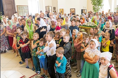 Божественная литургия в соединении с вечерней в Свято-Троицком кафедральном соборе г. Вольска