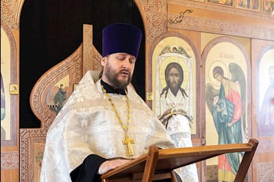 Божественная литургия в храме во имя святого праведного Лазаря Четверодневного на Новоелшанском кладбище г. Саратова