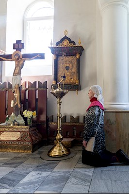 Литургия Преждеосвященных Даров на Архиерейском подворье — в храме в честь иконы Божией Матери «Утоли моя печали» г. Саратова